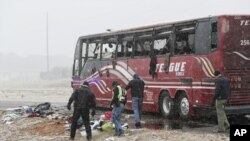 En Mississippi, un autobús que llevaba a personas a un casino se volcó, causando la muerte de dos personas.