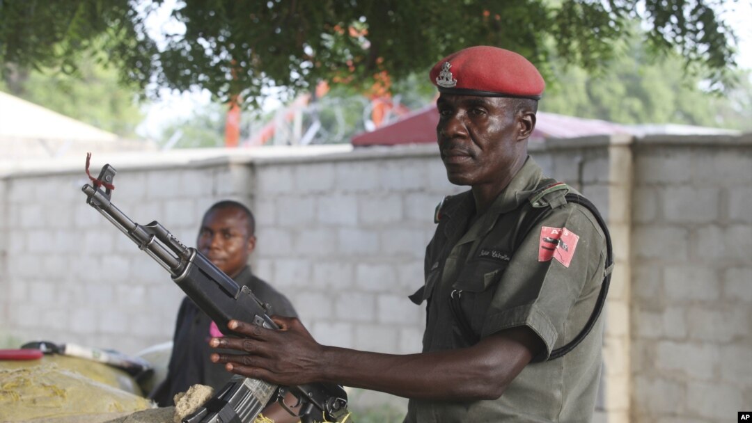 Pihak berwenang Nigeria bersiaga penuh menghadapi kemungkinan serangan dari kelompok radikal Islam, Boko Haram di negara itu (Foto: dok). Tentara Nigeria telah menewaskan 30 tersangka anggota Boko Haram dalam serangan di negara bagian Yobe, Nigeria Timur Laut, Minggu (7/10).