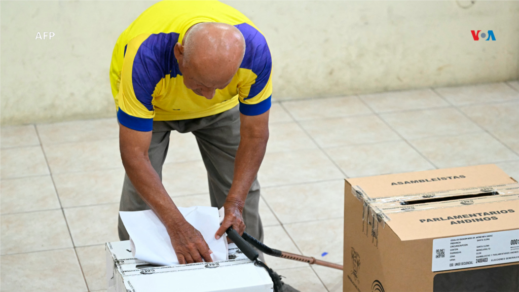 Los ecuatorianos eligen, además del presidente y vicepresidente, a cinco parlamentarios andinos y 151 asambleístas.