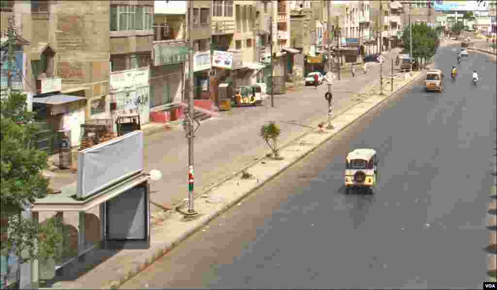 بفرزون کی مین سڑک سنسان ہے _05