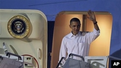 President Barack Obama arrives at Hickam Air Force base in Honolulu, Hawaii, for a holiday vacation, Dec. 23, 2010