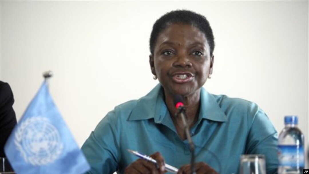 Bà Valerie Amos, đứng đầu các công tác nhân đạo của Liên Hiệp Quốc, nói chuyện với các phóng viên trong một cuộc họp báo tại Yangon, Myanmar, 7/12/2012