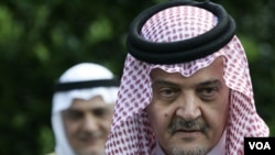 Menteri Luar Negeri Arab Saudi, Saud al-Faisal mengumumkan penarikan tim pemantau Saudi dari Suriah.