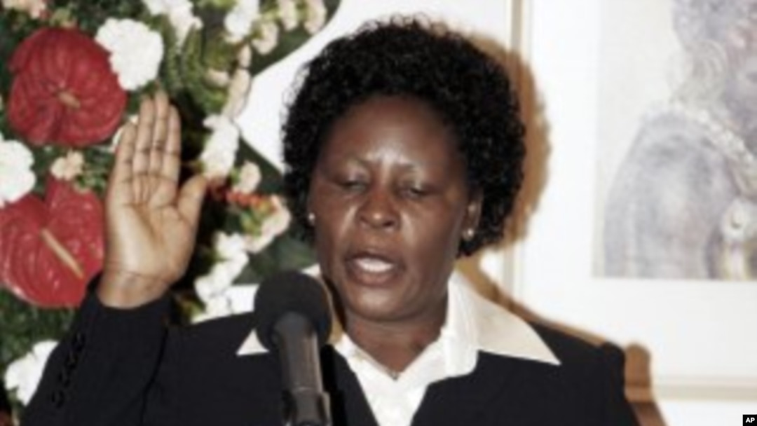 Nancy Baraza takes oath of office as the new Deputy Chief Justice during the swearing-in ceremony at State House, Nairobi, Kenya. (File Photo - June 20, 2011)