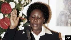 Nancy Baraza takes oath of office as the new Deputy Chief Justice during the swearing-in ceremony at State House, Nairobi, Kenya. (File Photo - June 20, 2011)