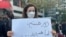 تجمع تعدادی از ایرانیان ساکن تورنتو برای بزرگداشت مهسا امینی و اعلام همبستگی با مردم معترض ایران