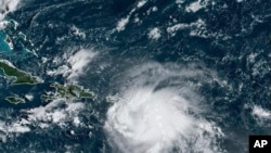 Esta imagen de satélite proporcionada por la NOAA muestra a la tormenta tropical Fiona en el Caribe el sábado 17 de septiembre de 2022.(NOAA vía AP)