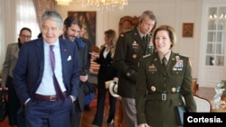 El presidente de Ecuador, Guillermo Lasso, recibe en el Palacio de Gobierno, en Quito, a la general Laura Richards, jefa del Comando Sur de EEUU, el 13 de septiembre de 2022. [Foto: cortesía del Ministerio de Defensa del Ecuador]