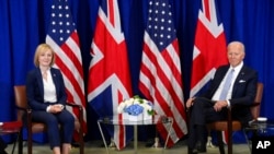 La primera ministra británica, Liz Truss, y el presidente de los Estados Unidos, Joe Biden, celebran una reunión bilateral durante la 77.ª Asamblea General de las Naciones Unidas en la sede de las Naciones Unidas en Nueva York, el 21 de septiembre de 2022