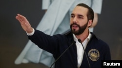 ARCHIVO: El presidente de El Salvador, Nayib Bukele, habla durante una conferencia de prensa sobre la muerte de tres policías en un ataque, en San Salvador, El Salvador, el 28 de junio de 2022. REUTERS/José Cabezas/Foto de archivo