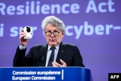 Komisaris UE untuk pasar internal Thierry Breton dalam konferensi pers di markas besar UE di Brussels,15 September 2022, memberikan keterangan tentang tindakan ketahanan Cyber. (Kenzo TRIBOUILLARD / AFP)