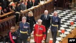 美国总统拜登与第一夫人吉尔·拜登抵达伦敦西敏厅参加英女王伊丽莎白二世的葬礼。（2022年9月19日）