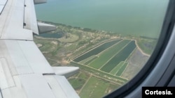 Vista desde un avión comercial en la ruta entre Ciudad de Panamá y Maracaibo, Venezuela. Foto: VOA. 