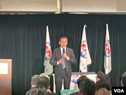 台湾民进党立法委员王定宇2022年9月17日在维吉尼亚州阿灵顿举行的台湾人公共事务会40周年餐会发表讲话。（美国之音锺辰芳拍摄）