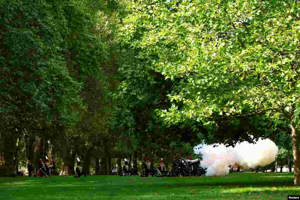King&#39;s Troop Royal Artillery fires a salute at Hyde Park in London, Sept. 14, 2022.
