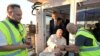 Paus Fransiskus menuju ke pesawat untuk kunjungannya ke Kazakhstan, di Bandara Leonardo da Vinci-Fiumicino, Roma, Italia, 13 September 2022. (Media Vatikan/Handout via REUTERS)