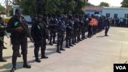 Agentes da Polícia Nacional de Angola