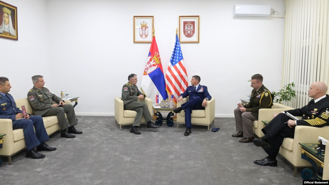 Komandant Komande za specijalne operacije Evropske komande Oružanih snaga Sjedinjenih Američkih Država general-major Stiven Edvards sastao se sa načelnikom Generalštaba Vojske Srbije generalom Milanom Mojsilovićem, u Beogradu, 16. septembra 2022. (Foto: Sajt Ministarstva odbrane Republike Srbije)