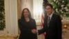 Wakil Presiden AS Kamala Harris dan Perdana Menteri Jepang Fumio Kishida berjabat tangan di wisma negara Istana Akasaka di Tokyo, Jepang, 26 September 2022.(REUTERS/Leah Millis/Pool)