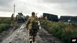 Украинские солдаты на освобожденной территории Харьковской области