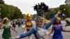 Desfile de las Naciones en Fiesta DC, celebración de la Mes de la herencia hispana. (Foto VOA / Tomás Guevara)