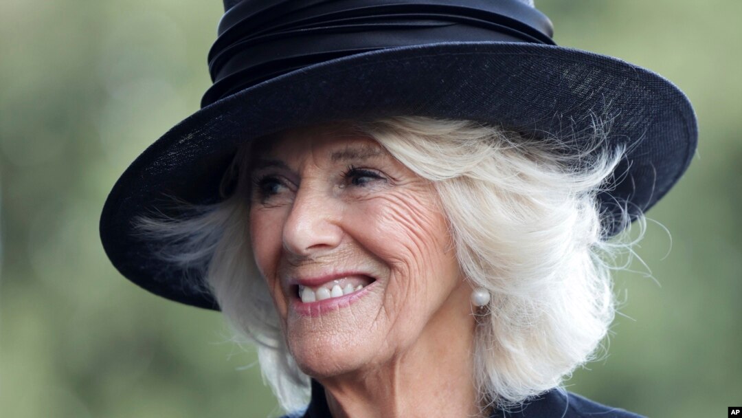 Camilla, Permaisuri, terlihat saat dia dan Raja Inggris Charles III tiba untuk resepsi amal lokal di Kastil Cardiff di Wales, Jumat 16 September 2022. (Foto: AP)