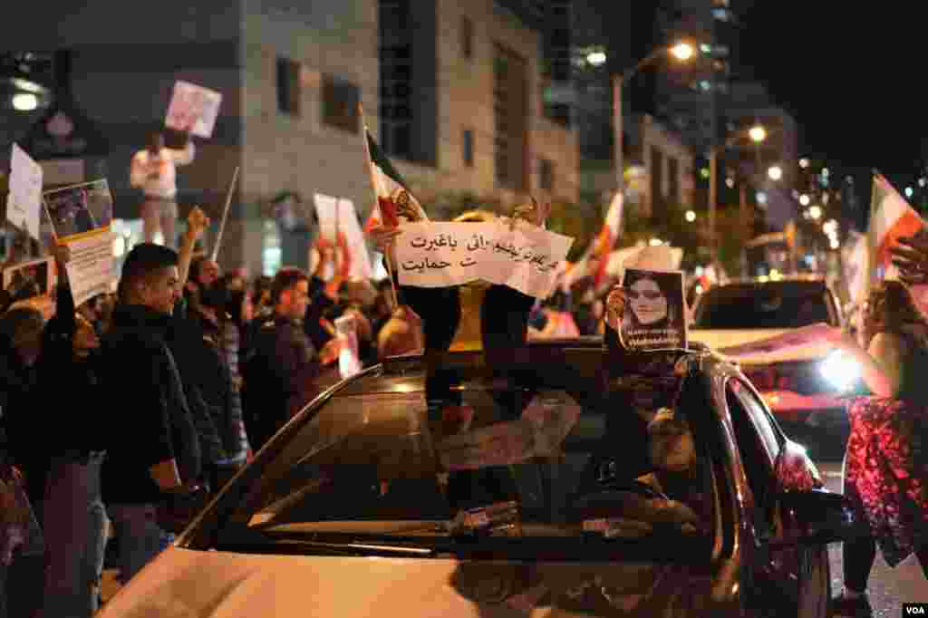 حضور هزاران نفر از ایرانیان در شهر تورنتو در کانادا برای حمایت از معترضان در ایران&nbsp;