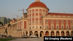 ARCHIVES - Bâtiment de la banque centrale d'Angola à Lunada, la capitale, le 7 juin 2016.