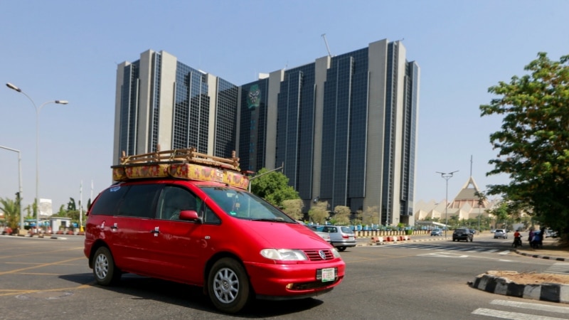 Nouveaux billets de naira: la Banque centrale du Nigeria essuie des critiques