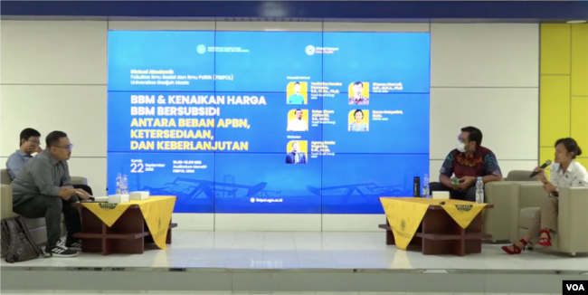 Diskusi BBM dan Kenaikan Harga BBM Bersubsidi antara beban APBN, Ketersediaan dan Keberlanjutan di Yogyakarta,Kamis (22/9). (VOA/Nurhadi)Diskusi BBM dan Kenaikan Harga BBM Bersubsidi antara beban APBN, Ketersediaan dan Keberlanjutan di Yogyakarta,Kamis (2
