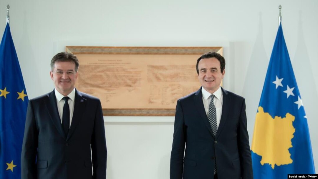 Specilajni izaslanik Evropske unije za dijalog Kosova i Srbije Miroslav Lajčak sa premijerom Kosova Aljbinom Kurtijem (Foto: Twitter/@miroslavlajcak)