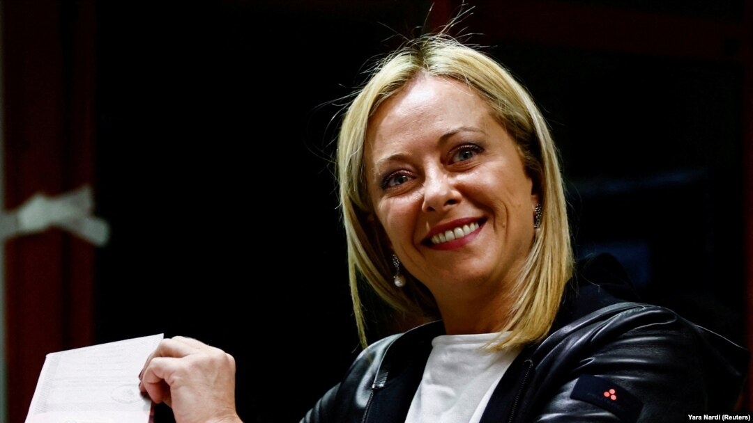 Đorđa Meloni na glasačkom mestu u Rimu