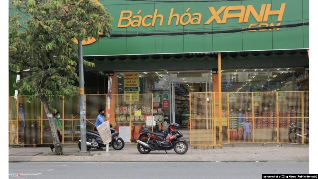 Một cửa hàng thuộc chuỗi siêu thị bán lẻ của công ty Bách Hóa Xanh ở Việt Nam.