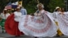 Desfile de las Naciones en Fiesta DC, celebración de la Mes de la herencia hispana. (Foto VOA / Tomás Guevara)