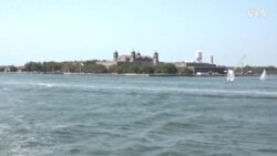 新公民入籍仪式在埃利斯岛举行