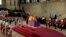 Thi hài của Nữ hoàng Elizabeth được đặt trong Cung điện Westminster.