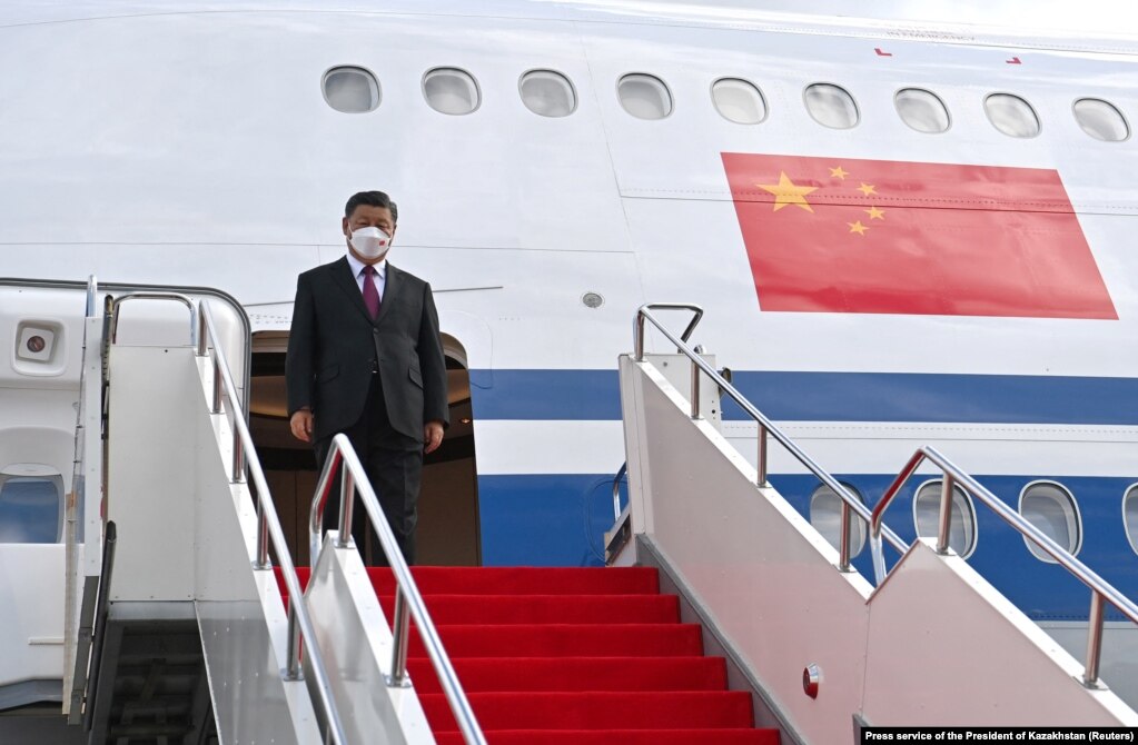 中国领导人习近平周三抵达哈萨克斯坦。（2022年9月14日）(photo:VOA)