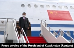 中國領導人習近平週三抵達哈薩克斯坦。（2022年9月14日）