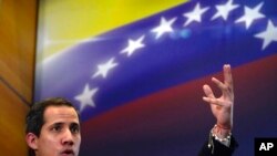 El líder opositor Juan Guaidó explica los ingresos y gastos de su autoproclamado gobierno paralelo en Caracas, Venezuela, el 16 de septiembre de 2022.