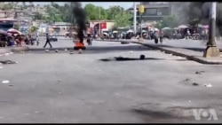 Pou yon 4èm jounen manifestan kontinye piye magazen ak lòt biznis nan alantou kapital la Pòtoprens.