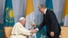 Папа Франциск прибыл в Казахстан