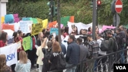 Protesta në Tiranë e nxënëseve të Kolegjit turk "Mehmet Akif", i mbyllur javën e shkuar me vendim të qeverisë