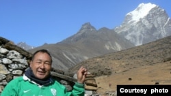 Dawa Chhiri Sherpa points toward Mount Everest peak, Nepal. (Courtesy Adventure With Altitude Expedition)