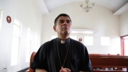 La iglesia católica en Nicaragua afirma que el detenido obispo Rolando Álvarez continúa en prisión
