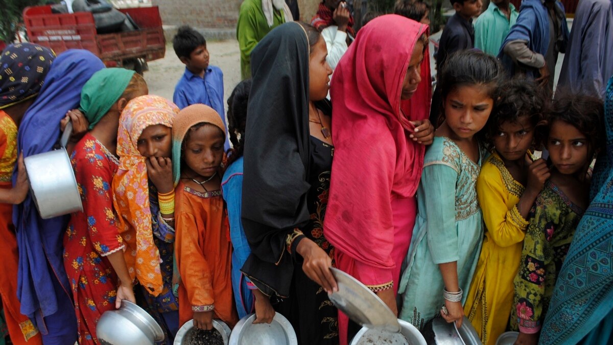 Angelina Jolie Makes Surprise Visit to Flood-hit Pakistan