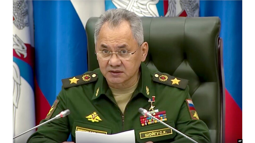 Menteri Pertahanan Rusia Sergei Shoigu menyampaikan sambutan yang disiarkan televisi di Moskow, Rabu, 21 September 2022. (Layanan Pers Kementerian Pertahanan Rusia via AP)
