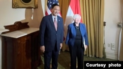 Menko Marves RI Luhut Binsar Pandjaitan (kiri) dalam pertemuan dengan Menkeu AS Janet Yellen di Washington, DC. (courtesy: Kemenko Marves RI)