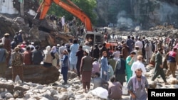 مقامات محلی طالبان در نورستان می‌گویند که تلاش برای پیدا کردن افراد ناپدیدشده ادامه دارد.