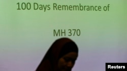 Thân nhân của một hành khách Malaysia trên chuyến bay MH370 tham dự lễ kỷ niệm 100 ngày máy bay mất tích tại Kuala Lumpur, Malaysia, ngày 15/6/2014.