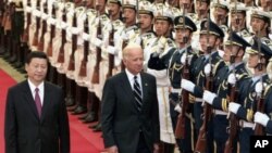 Ο Αντιπρόεδρος των ΗΠΑ, Μπάϊντεν, στο Πεκίνο